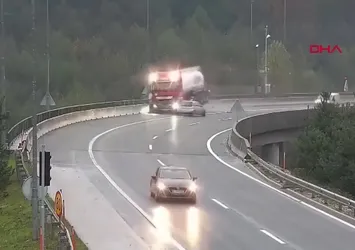 Tır sürücüsü 20 metreden aşağı uçtu