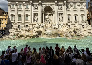 Trevi Çeşmesi'ne para atmak artık ücretli