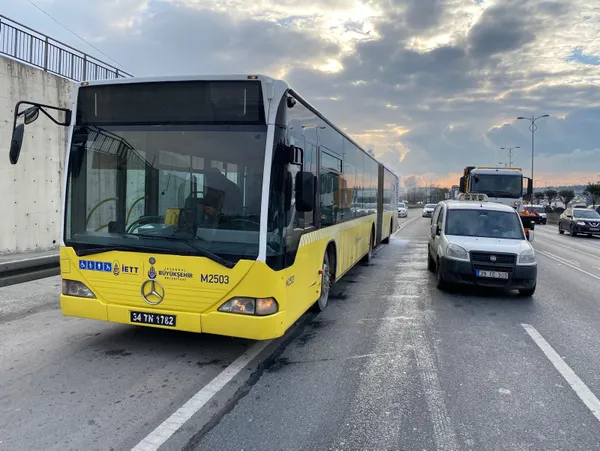 İstanbul'da sıradanlaşan görüntüler! Boş otobüs arazı yaptı - 3
