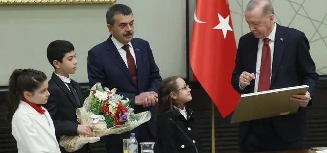 Başkan Erdoğan’a annesiyle resmini hediye eden Buğlem A Haber’de! O mutlu olunca ben de mutlu oldum