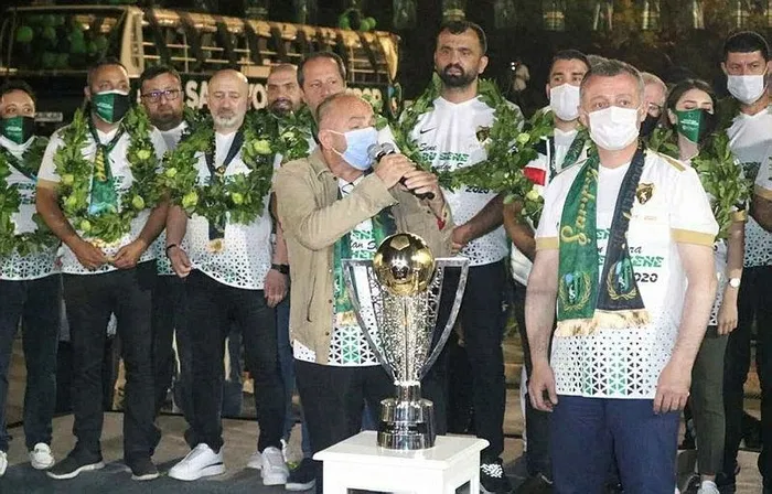 1724598493993.jpeg Kocaelispor'da büyük şok! Şampiyonluk kupası kayboldu - 1