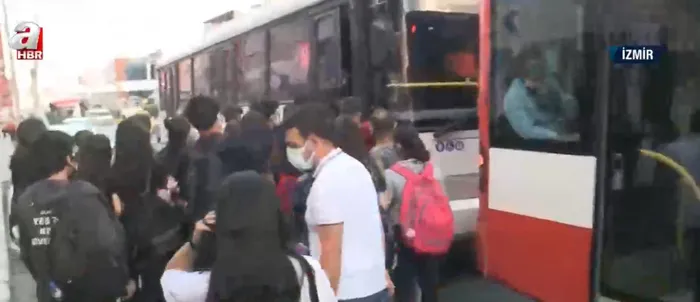 İzmir’de duraklarda yoğunluk! Otobüsler yetersiz kaldı öğrenciler okula yetişemedi - 5
