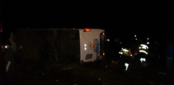 Aksaray’da yolcu otobüsü devrildi! Çok sayıda yaralı var...