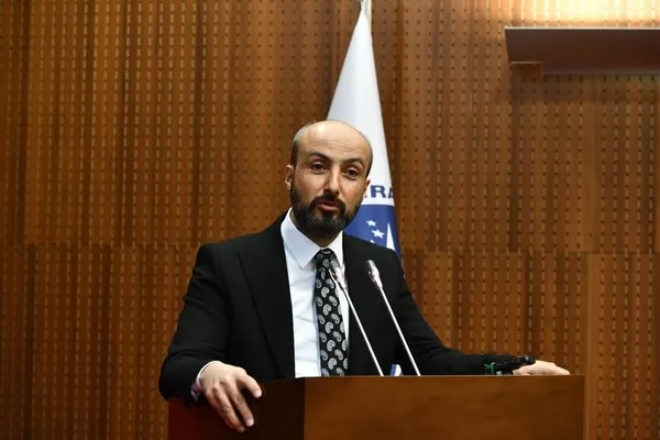 Ankara Büyükşehir Belediye Başkanı Mansur Yavaş çalışanına asgari ücreti bile çok gördü! Kendi maaşına yüzde 85 zam yaptı - 2