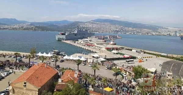 İzmir’de TCG Anadolu’ya 3’üncü günde de yoğun ilgi: Vatanımızı korumak için bu gemiye ihtiyacımız var