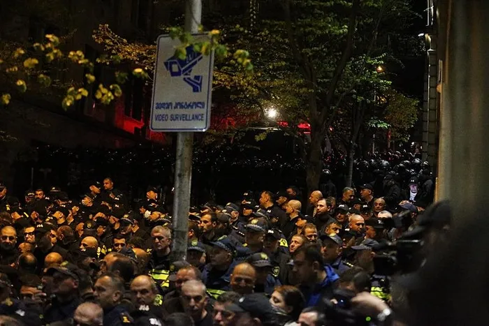 gurcistanda-binlerce-kisi-yabanci-etkinin-seffafligi-yasa-tasarisini-protesto-etti-1713218374987.jpeg Gürcistan'da binlerce kişi "yabancı etkinin şeffaflığı" yasa tasarısını protesto etti - 3