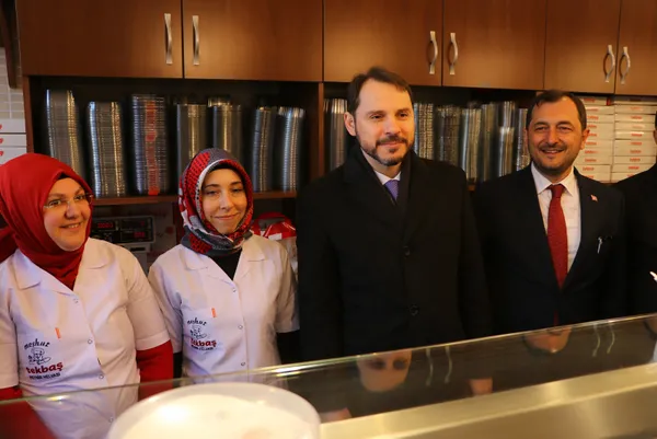 Bakan Berat Albayrak: Belediye Başkanı vatandaşıyla omuz omuza olmalı, terör örgütleriyle değil - 4