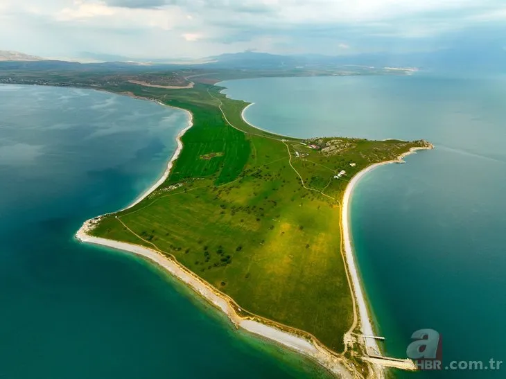 Burası Maldivler değil Türkiye! Van Gölü’ndeki o masalsı adayı biliyor muydunuz?