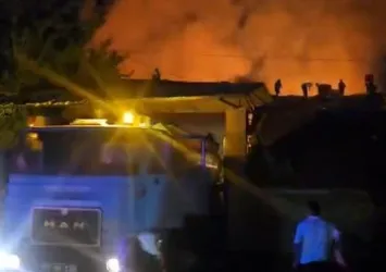 Kütahya'daki yangında 4 ev küle döndü