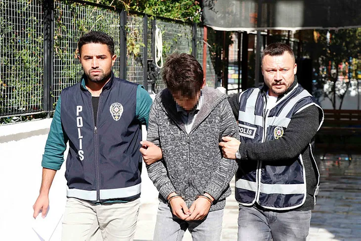 Muğla'da maket polis aracının tepe lambasını çalan iki kişi gözaltına alındı - 2