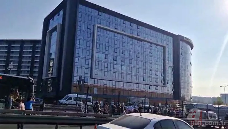 Sefaköy'de iki metrobüs çarpıştı! İşte kaza yerinden görüntüler 9