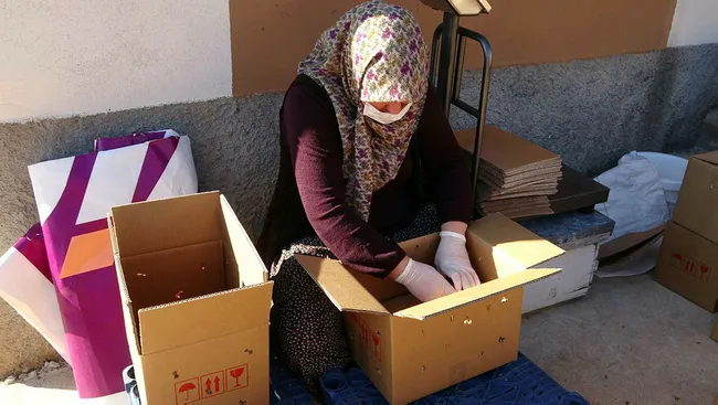 Adana’da eşinin çamaşır ipinde hurma kurutan girişimci tesis kuracak - 7