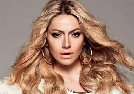 Hadise'yi Seda Bakan ikna etti! 8 bölümlük dizide oynayacak! 10 milyon liraya el sıkıştı