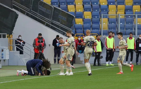Süper Lig 9. hafta karşılaşması | Gençlerbirliği 1-5 Fenerbahçe maç sonucu - 6