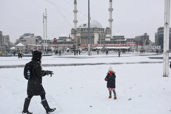 istanbul-aybar-kar-firtinasina-hazir-istanbul-valiligi-tedbirleri-tek-tek-acikladi-1646744618708.jpg İstanbul Aybar kar fırtınasına hazır! İstanbul Valiliği tedbirleri tek tek açıkladı