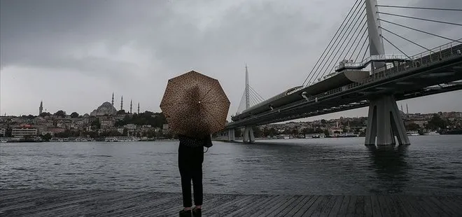 İstanbul’da kuvvetli yağış başladı! Gök gürültüsü ve şimşekler durmuyor