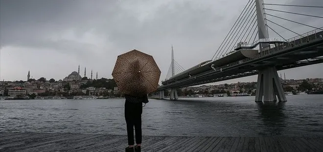 İstanbul'da kuvvetli yağış başladı! Gök gürültüsü ve şimşekler durmuyor