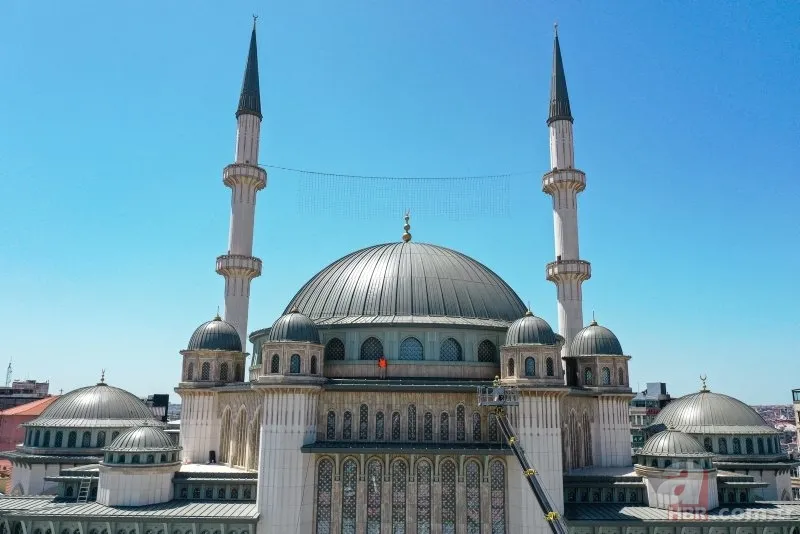 Taksim Camii’nde ilk namaz bugün kılındı! Başkan Erdoğan 27 yıl önce yerini böyle göstermişti 10