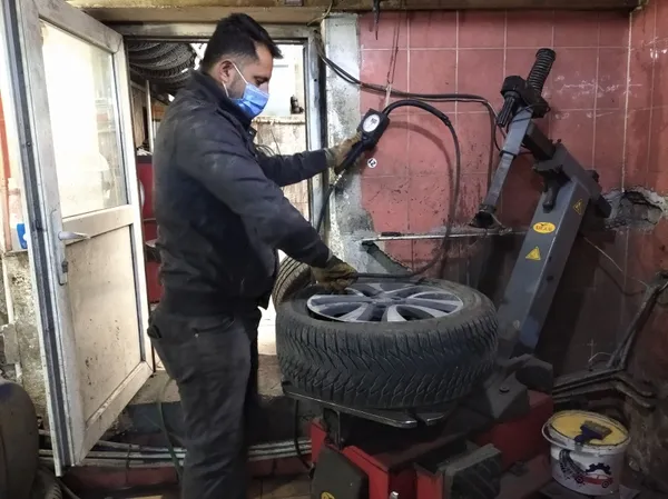 Milyonlarca sürücüyü etkileyecek! O uygulama 1 Aralık itibariyle başlayacak! Hangi araçlarda kış lastiği zorunluluğu var?