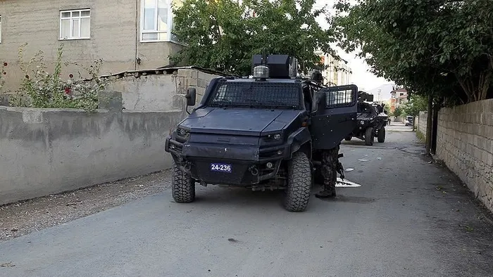 son-dakika-hakkaride-15-gunluk-yasak-1651597194082.jpg Son dakika: Hakkari'de 15 günlük "yasak" - 1