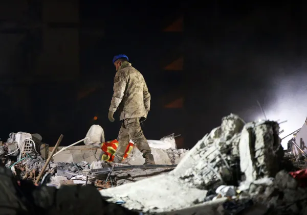 Kahramanmaraş depreminin hasar verdiği 10 ilde doğal gaz ve elektrik verme çalışmaları tamamlandı