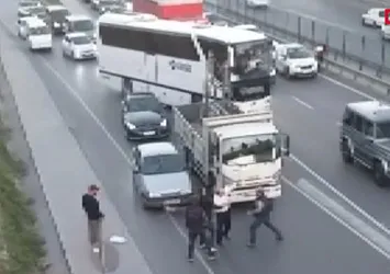 İstanbul'da trafikte sopalı kavga
