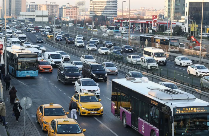 Son dakika: 56 saatlik kısıtlama sonrası İstanbul'da trafik yoğunluğu - 4