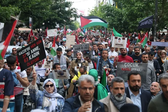 elazigda-binlerce-kisi-filistin-icin-yurudu-1716741776967.jpg