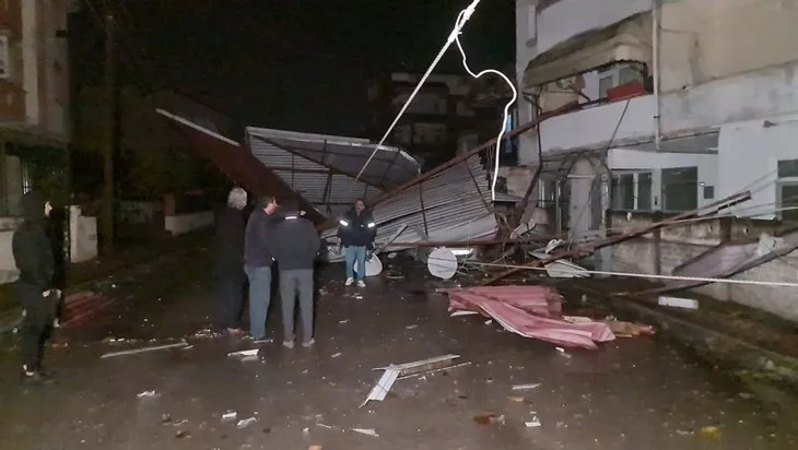 Kocaeli’nde kahreden olay! Fırtına etkisiyle havalanan çatıyla metrelerce uçmuş! Feci son böyle geldi