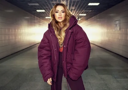 Hadise'ye büyük tepki!