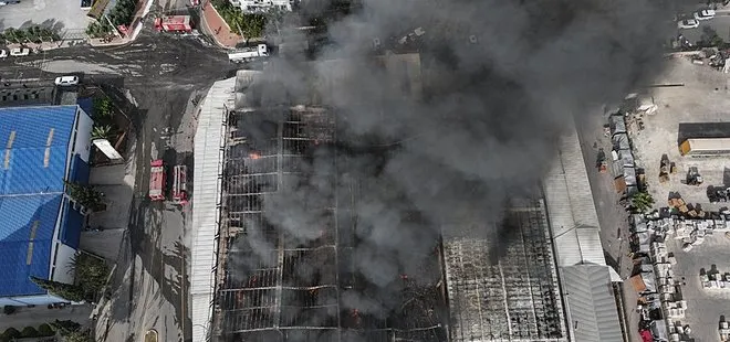 Mersin'de fabrika yangınında patlama sesleri duyuluyor: Ekiplerden yoğun müdahale