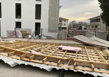 Sakarya'da fırtına hayatı olumsuz etkiledi