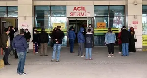 Korkutan görüntü! Gençler koronavirüs testi için hastanede