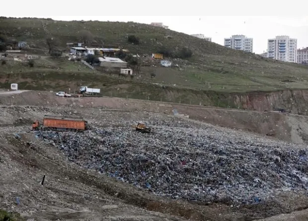 İzmir'de korkutan görüntü... Çöp depolama alanında çatlaklar her geçen gün biraz daha artıyor - 4