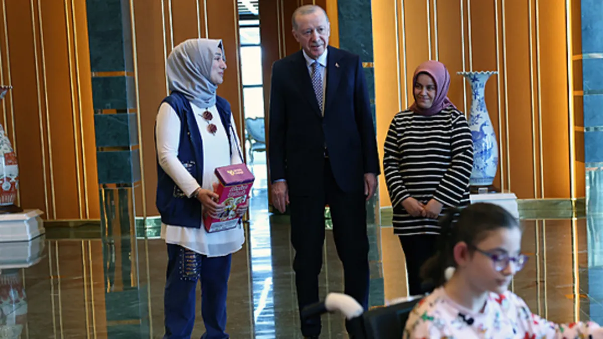 Başkan Erdoğan'dan anlamlı kabul: Kendisiyle görüşmek isteyen engelli 2 çocuğu kabul etti