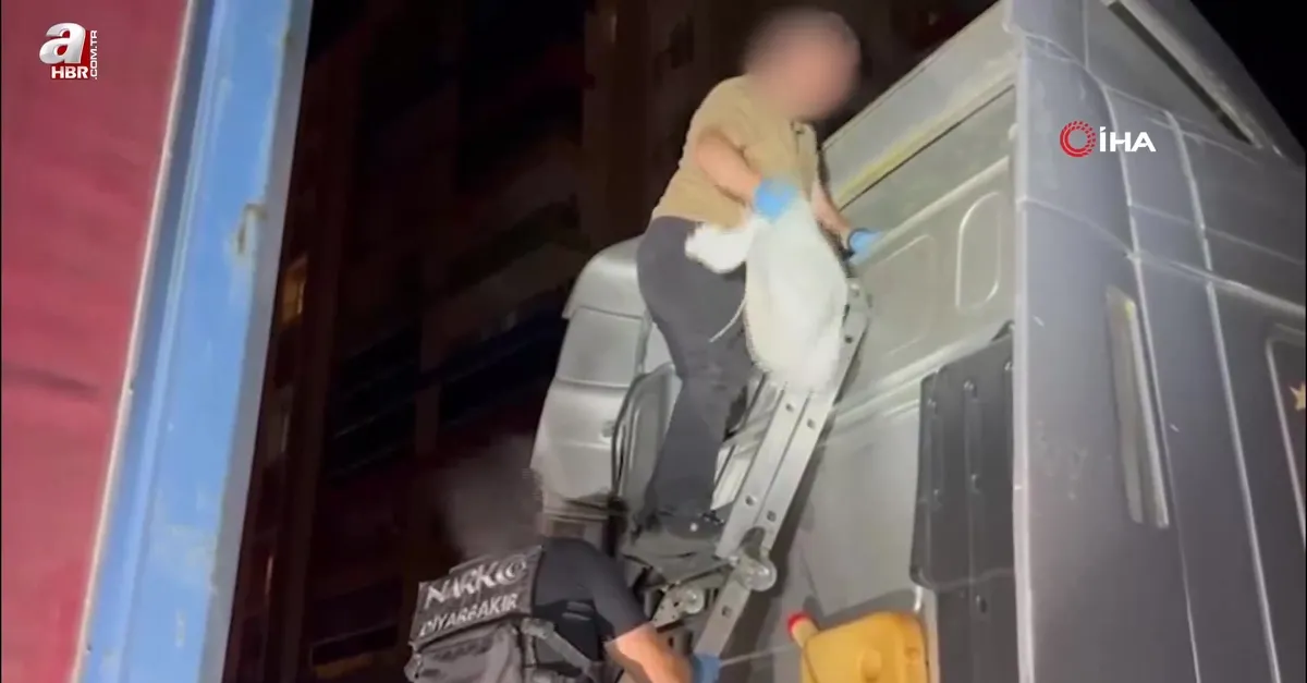 Diyarbakır'da 43 kilogram uyuşturucunun ele geçirildiği operasyonlarda 3 kişi tutuklandı