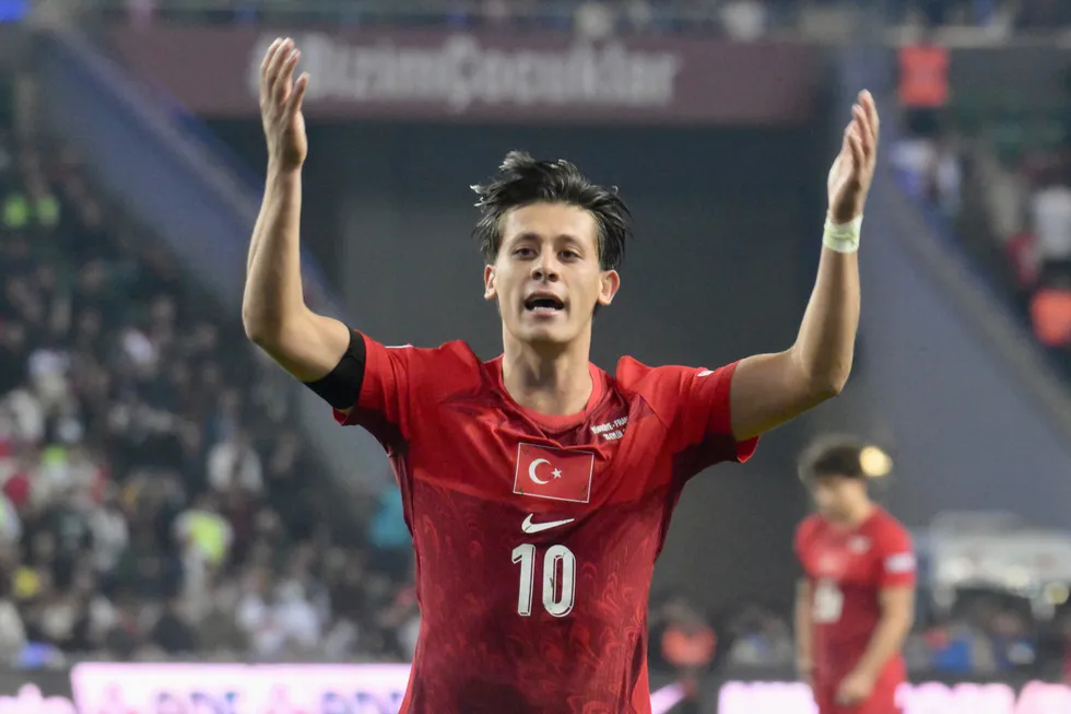 1790876496736.jpg Vincenzo Montella'dan eleştirilere yanıt: "Ben bunları kaldırırım" - 1