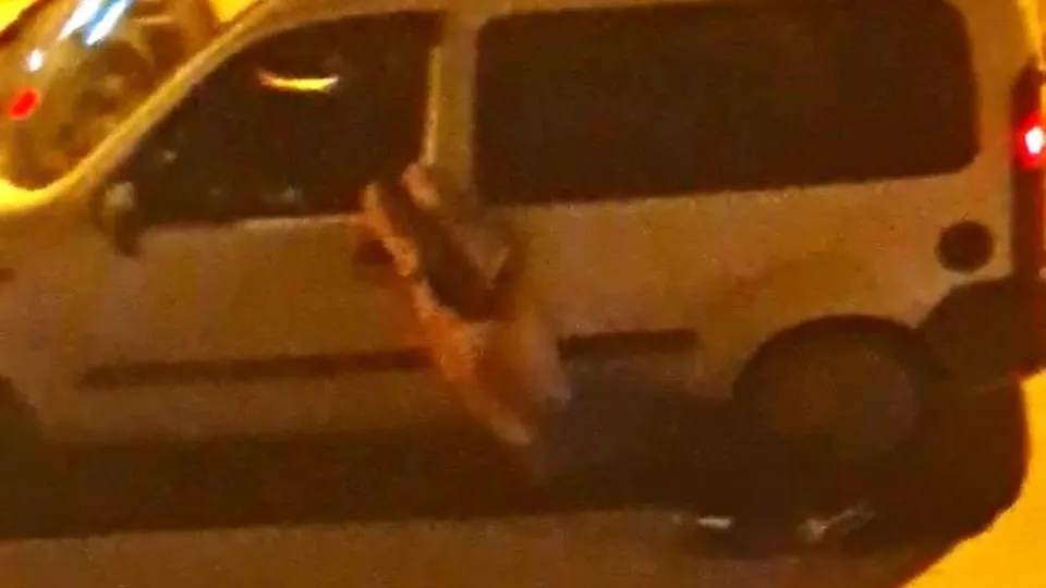 Denizli’de alkollü genç önüne atladığı araca tutunarak metrelerce sürüklendi! O anlar kamerada