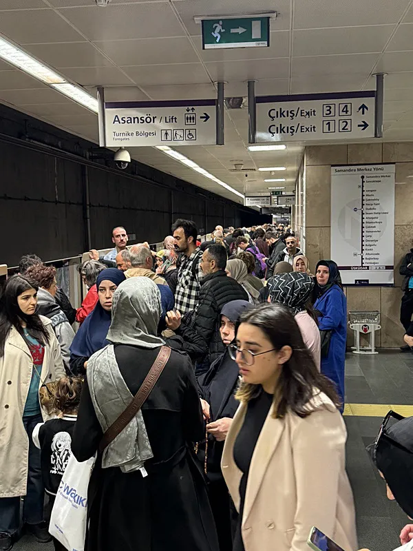 1713939238230.jpg Üsküdar-Samandıra Metro Hattı'nda bitmeyen arıza! 50 saati geçti vatandaş isyan etti: İnsan haklarına aykırı değil mi bu? - 4