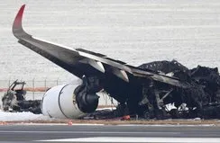 Tokyo’da iki yolcu uçağı apronda çarpıştı