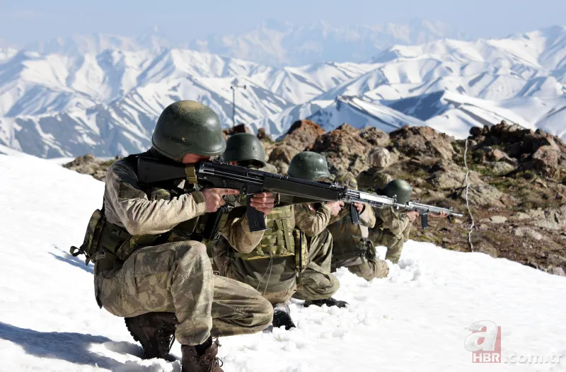 Hakkari Yüksekova'da Hudut Kartalları dosta güven düşmana korku salıyor 16