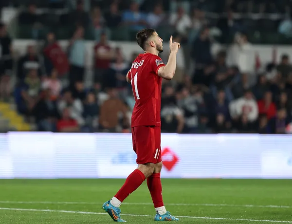 Milli yıldız Beşiktaş’ta! Halil Dervişoğlu 4 yıl siyah beyazlı formayı giyecek