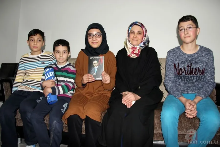 Cumhurbaşkanı Erdoğan pankart açan genç kızın evini ziyaret etti 9