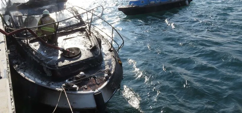 Üsküdar'da tekne yandı