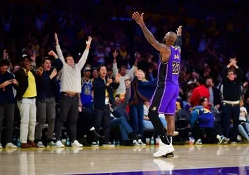 LeBron James'ten 40 yaşında 42 sayı! Jordan’ın rekoruna ortak oldu