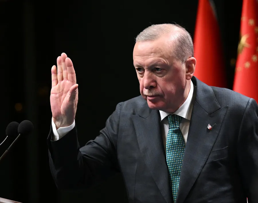 baskan-erdogandan-erken-secim-tartismalarina-net-mesaj-gundemimizde-yok-1775508657700.jpg Fotoğraf (AA)