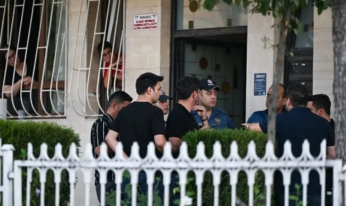 baskentte-baba-vahseti-rehin-aldigi-cocuklarini-oldurup-intihar-etti-1719952276117.jpg Başkentte baba vahşeti! Rehin aldığı çocuklarını öldürüp intihar etti - 1