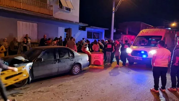 izmirde-pes-pese-trafik-kazasi-13-yarali-1651633944041.jpeg İzmir'de peş peşe trafik kazası! 13 yaralı - 3