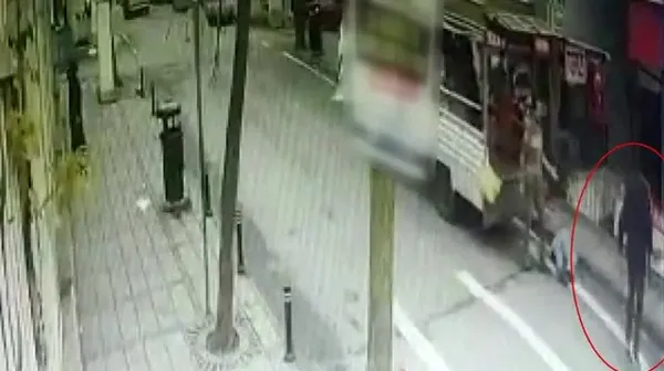 aile-faciasi-cekmekoyde-cani-evlat-babasini-sokak-ortasinda-olduresiye-dovdu-1638190308358.jpg Aile faciası! Çekmeköy’de cani evlat babasını sokak ortasında öldüresiye dövdü - 1