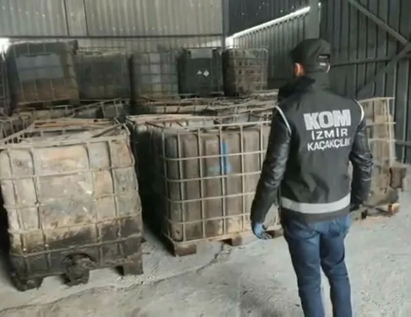 izmirde-1-milyon-litre-kacak-akaryakit-ele-gecirildi-1666035437936.jpg İzmir'de 1 milyon litre kaçak akaryakıt ele geçirildi - 2